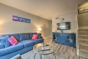 Charlotte Condo w/ Patio: 4 Mi to Downtown!