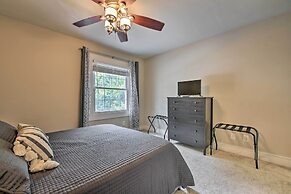 Charlotte Condo w/ Patio: 4 Mi to Downtown!