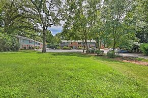 Charlotte Condo w/ Patio: 4 Mi to Downtown!