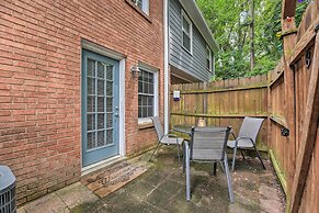 Charlotte Condo w/ Patio: 4 Mi to Downtown!