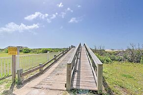 Bright Crystal Beach House, Walk to Coast!