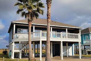Deck & Grill: Walkable Crystal Beach House!