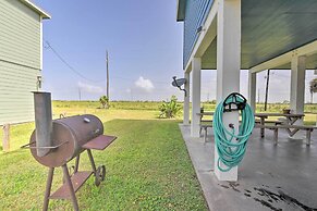 Deck & Grill: Walkable Crystal Beach House!