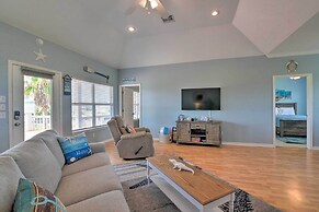 Deck & Grill: Walkable Crystal Beach House!