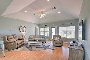 Deck & Grill: Walkable Crystal Beach House!