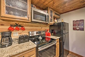 3 Mi to Lake Hamilton: 'tree Top Cabin'