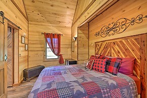 3 Mi to Lake Hamilton: 'tree Top Cabin'