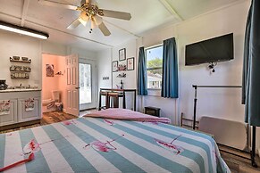 Flirty Flamingo' Studio: 1 Mi to Canyon Lake