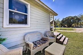 Flirty Flamingo' Studio: 1 Mi to Canyon Lake