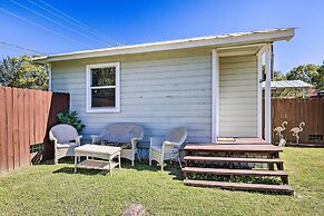 Flirty Flamingo' Studio: 1 Mi to Canyon Lake