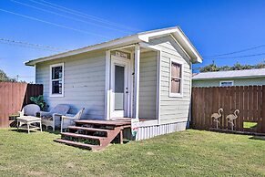 Flirty Flamingo' Studio: 1 Mi to Canyon Lake