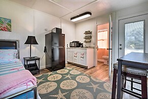 Flirty Flamingo' Studio: 1 Mi to Canyon Lake