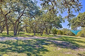 Flirty Flamingo' Studio: 1 Mi to Canyon Lake