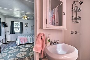 Flirty Flamingo' Studio: 1 Mi to Canyon Lake