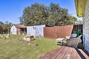 Flirty Flamingo' Studio: 1 Mi to Canyon Lake