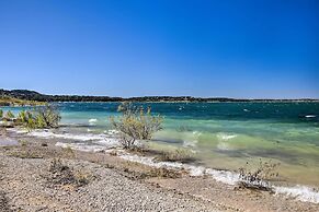 Flirty Flamingo' Studio: 1 Mi to Canyon Lake