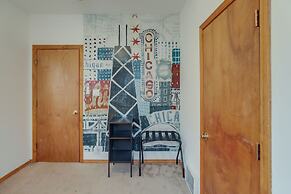 Cozy Westmont Home: Walk to Metra Station!