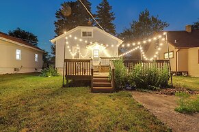 Cozy Westmont Home: Walk to Metra Station!