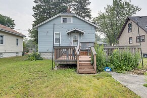 Cozy Westmont Home: Walk to Metra Station!