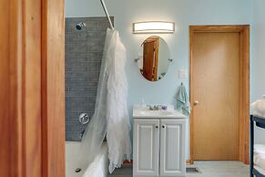 Cozy Westmont Home: Walk to Metra Station!