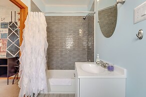 Cozy Westmont Home: Walk to Metra Station!