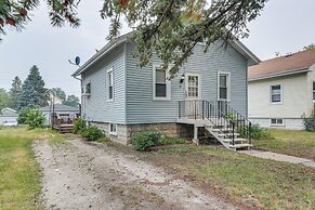 Cozy Westmont Home: Walk to Metra Station!