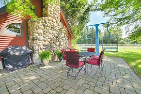 Peaceful Farmhouse w/ Fire Pit: Near Town & Lake!