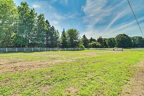 Peaceful Farmhouse w/ Fire Pit: Near Town & Lake!