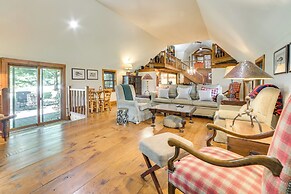 Peaceful Farmhouse w/ Fire Pit: Near Town & Lake!