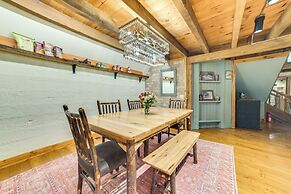 Peaceful Farmhouse w/ Fire Pit: Near Town & Lake!