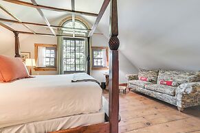 Peaceful Farmhouse w/ Fire Pit: Near Town & Lake!