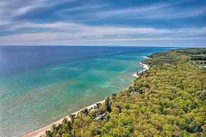 Peaceful Farmhouse w/ Fire Pit: Near Town & Lake!