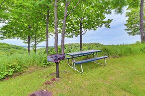 Bellaire Ski Condo: 1 Mi to Summit Mountain!