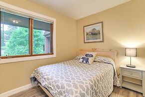 Bellaire Ski Condo: 1 Mi to Summit Mountain!