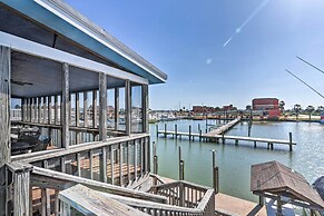 Freeport Home w/ Boat Dock < 2 Mi to Beach!