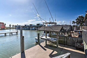 Freeport Home w/ Boat Dock < 2 Mi to Beach!