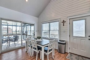 Freeport Home w/ Boat Dock < 2 Mi to Beach!