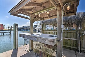 Freeport Home w/ Boat Dock < 2 Mi to Beach!
