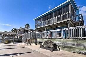 Freeport Home w/ Boat Dock < 2 Mi to Beach!