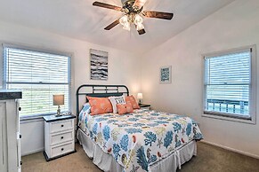 Freeport Home w/ Boat Dock < 2 Mi to Beach!