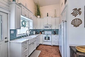 Freeport Home w/ Boat Dock < 2 Mi to Beach!