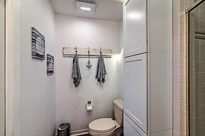 Freeport Home w/ Boat Dock < 2 Mi to Beach!