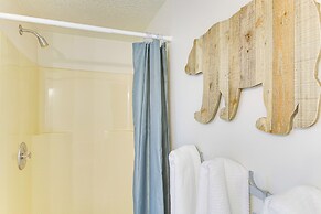 Spacious Garden City Townhome w/ Lake Views!