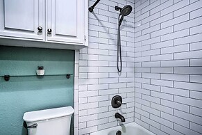 Graham Haus' River Condo: Walk to Schlitterbahn!