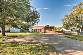 Granbury Home w/ Lake Granbury Access + Dock!