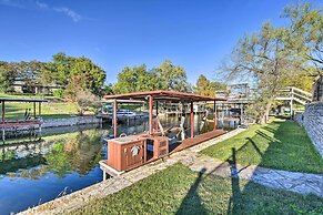 Granbury Home w/ Lake Granbury Access + Dock!