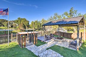Granbury Home w/ Lake Granbury Access + Dock!