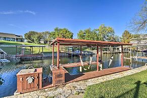 Granbury Home w/ Lake Granbury Access + Dock!