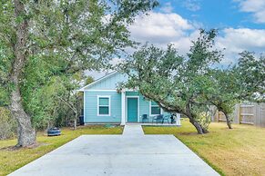 Pet-friendly Rockport Retreat Near Beach!
