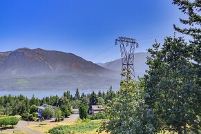 'gorge Retreat' - Modern Carson Home w/ Mtn Views!